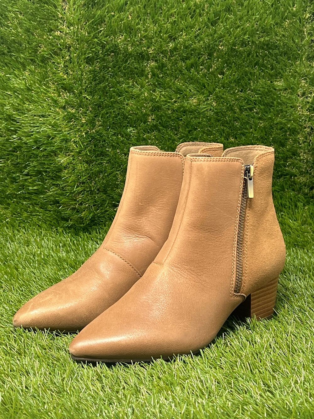 Clarks Women's 5M Ella Taupe Leather Comfort Booties